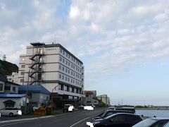 スカイ岬の風景を見た後は香深港に戻りバイクを返却。
今日の宿はゴールデンウィークに引き続き港近くの三井観光ホテル。
