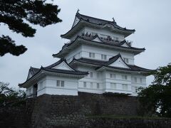 お盆ツーリングの遊べる最終日、残念ながらヤヴァいぐらいドン曇りな小田原城っ
