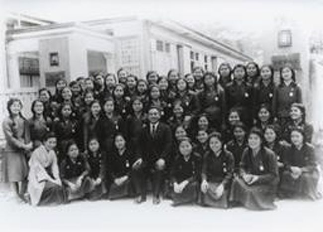 沖縄師範学校写真帖 File:沖縄県立第一高等女学校・女子師範学校の校門.png