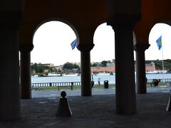 詳しく地図も確認しないまま水辺まで来たが、あれ？ここどこだ？
後にここはストックホルム市庁舎だとわかる（笑）