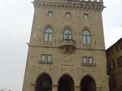 ブブリコ宮（上部は時計塔となっています。）