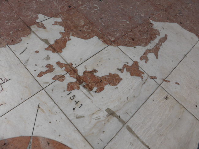 地面に日本発見！