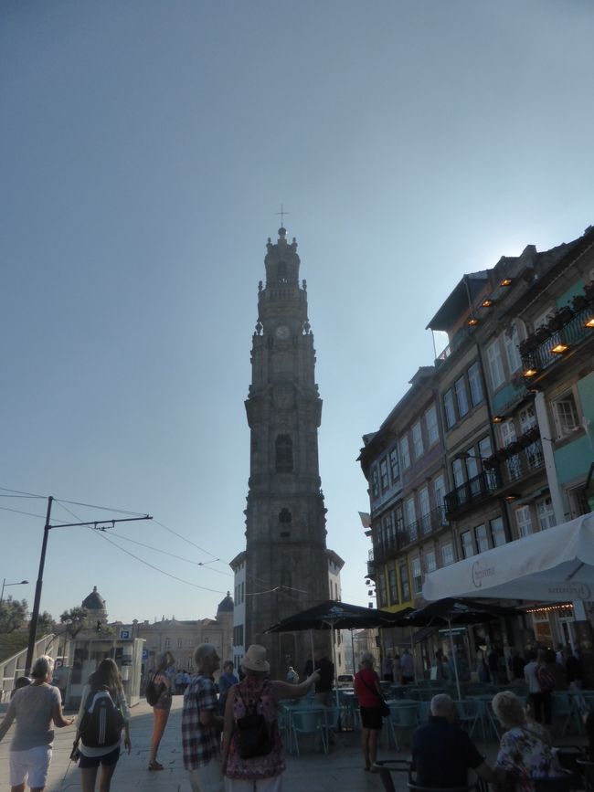 また坂道を登りクレリゴス教会へ。<br />ガイドブックによると歩けるそうですが、坂道10分はしんどい。<br />