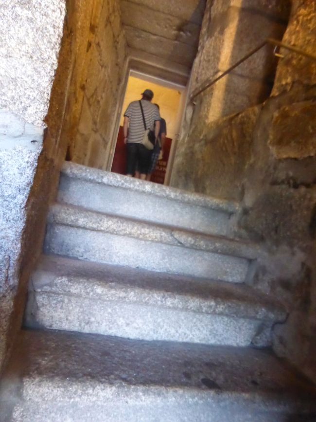 階段をのぼりますー。<br />ほんとよく歩く旅です。