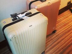 やっとこ到着！

ブリュッセルの中央駅のすぐ目の前の
ロイヤルウィンザーホテルに宿泊！

広くて大きくて、
ホテルの裏には世界遺産のグランプラスがあります。

すごく便利なホテル！