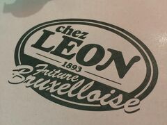 お次は早希ちゃんが食べていたベルギー名物を食べに、
老舗のレオンへ。