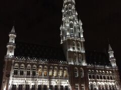 グランプラスを通ってホテルまで。