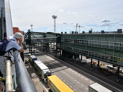 そうこうしているうちに，約2時間の船旅も終了．
ヘルシンキウェストハーバーに到着．
ちなみに船の中は速度はあまり速くないですが，Wifiも使用可能でした．