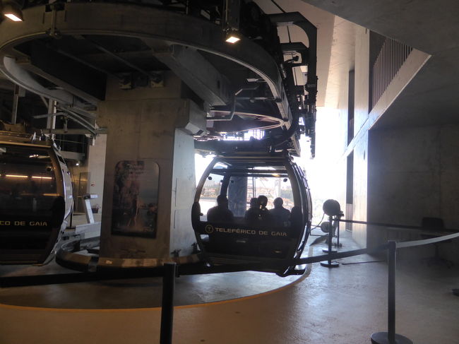 ロープウェイにのって、ワインセラーへ