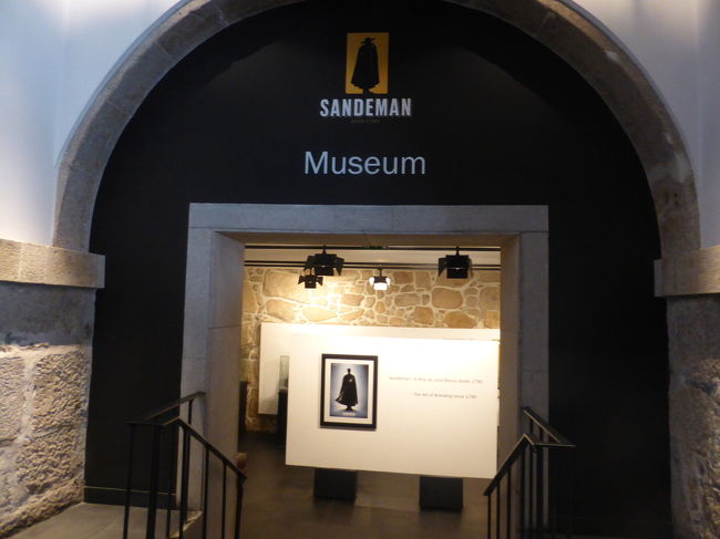 サンデマンへ。<br />お昼休みということで、受付してませんでした。しょうがなくお昼ごはんへ。