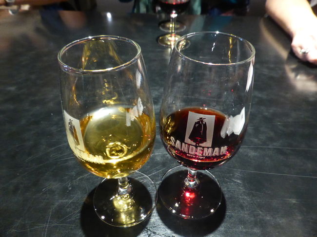 ワインの試飲もできます。<br />赤ワインおいしかった！<br />私の飲みっぷりをみて、隣のおじさんが飲まないワインをあげるーとくれました。