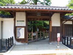 金井文化財館から近い、旧齋藤家別邸に着ました。

豪商・齋藤喜十郎が1918年に建てた、総敷地面積1300坪の広大な別荘で大正時代に建設されたものです。
http://saitouke.jp/