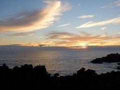 プラヤ・サン・フアンの海辺から見たこの日の夕日。

滞在中、いつもいいドライブ日和になりますように。(^人^)

明日は、テネリフェ島南部と、別ルートで行ってみるテイデ国立公園周辺をご紹介します。

