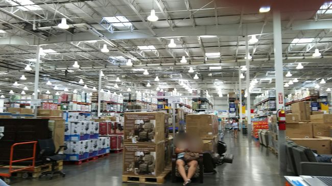 木曜日17時頃<br />平日だったせいか店内空いていてゆっくり買い物。<br />