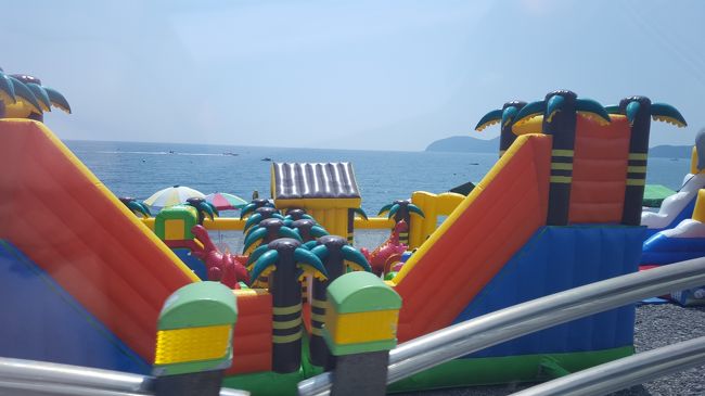 海辺を進むと、冬にはなかった施設が設置されてました。