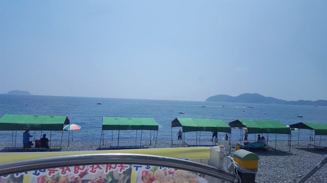 テントも所狭しと設置されてて、さすが真夏の休暇ハイシーズン！<br />午前中だけどすでに車は多くて駐車できません。