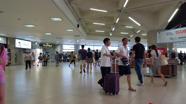 巨済から無事に釜山に到着。<br />やっぱバスターミナルはこのくらいの広さがないとね！