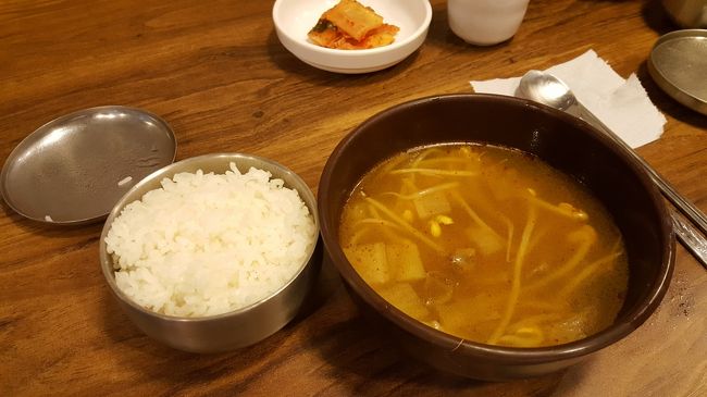 韓牛クッパ<br />友達が辛いのが苦手なのであんまり辛いのは・・って言ったら<br />そんなに辛くないよーと言われたのですが、<br />私でもヒーヒーいうくらい辛い！！！<br />前はこんなに辛くなかった気がするけど((+_+))