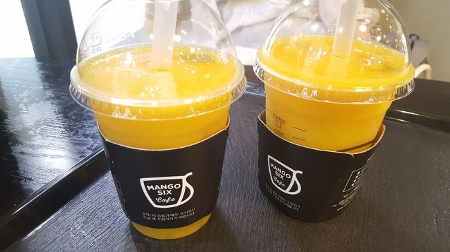 仕方なくマンゴージュースをぐびぐび。<br />これも美味しいけど、たっぷりマンゴーが食べたかった…
