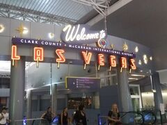 LAを飛び立ち1時間くらいでLASVEGAS空港着
疲れた。。