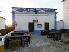 　散歩を終えたあとちょっと休憩をし、夕食はホテルからさほど遠くないプリメイロ・デゼンブロというレストランで摂ることにしました。ガイドブックにも載っているお店です。