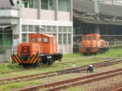 2016.08.13　新營
特急停車駅の新營に到着。スイッチャーが控えている。