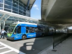 正午過ぎにようやくボストンローガン空港到着

遅延ばかりで予定通り進みませんが、
天気が快晴なのはありがたいことに想定外！

バスと地下鉄を利用してホテルへ

