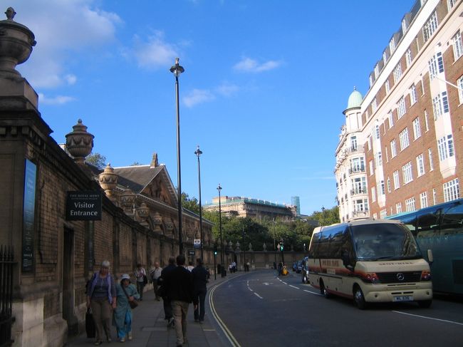 ビジターエントランス。チケットはオンラインで予約していきました。