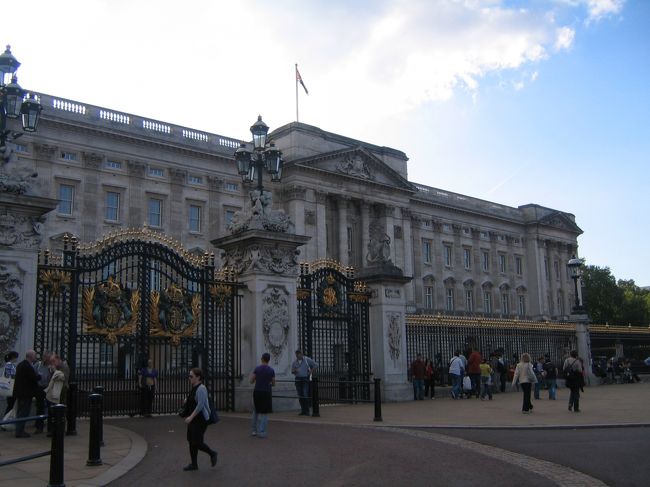 午後からはバッキンガム宮殿見学です。