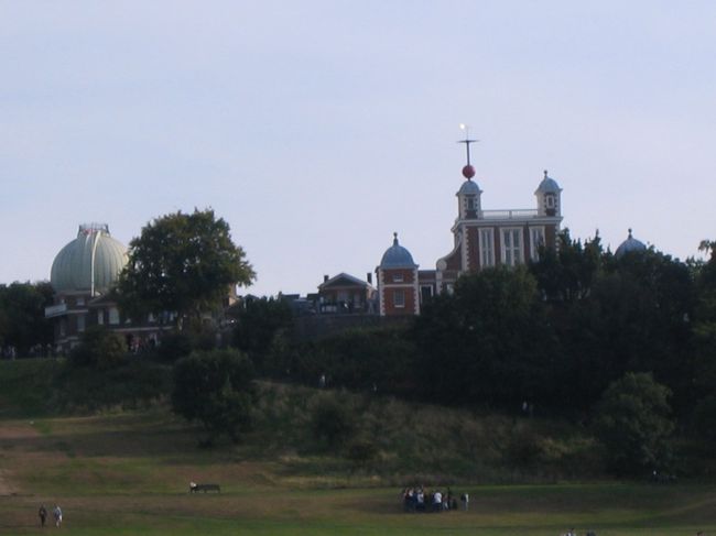 4日目は、ちょっとロンドン市内から離れて郊外へ。広々としたグリニッジパークの向こうに見えるグリニッジ天文台を目指します。