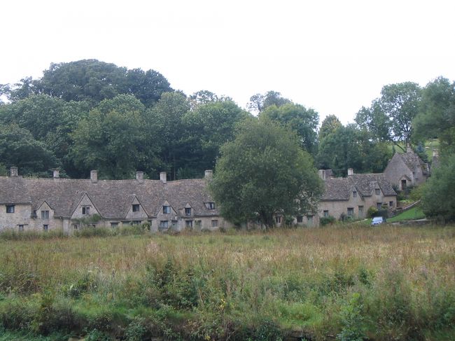 5日目。イギリスへ行くなら絶対訪れたかったコッツウォルズへ。まず訪れたのは、美しい村バイブリー。