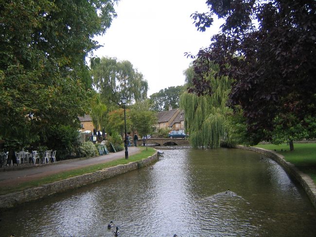 最後はボートン・オン・ザ・ウォーター。小さな水の都をゆっくり散策。