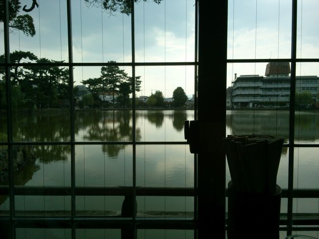 奈良ははじめてなので<br />興福寺に寄ってから、猿沢池そばの店に<br /><br />訂正致します<br /><br /><br />奈良には数えきれないほど訪れていますが、<br />興福寺にはじめて拝観料を払って入り<br />何度も目撃していた猿沢池そばの店にはじめて入りました