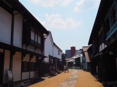 出島内部は、メイン通りの両側に江戸時代の建物が復元されています。