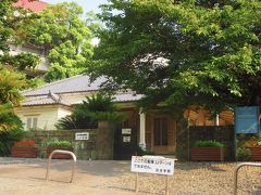 坂の上に静かに佇む東山手十二番館。
こちらは無料で見学できます。