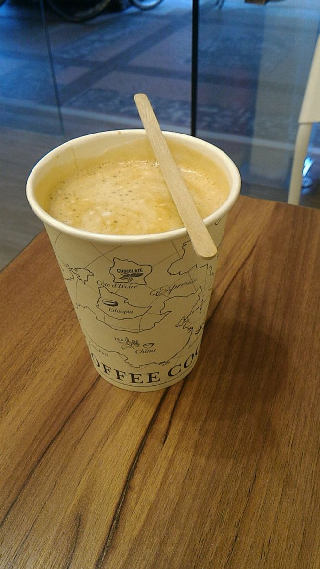 朝です。<br />いつもの習慣で4時半に起きてしまいました。<br /><br />昨日も言ったのですが、朝のうちにもう一度保安宮へお参りに行こうと思います。<br />でもお寺は6:30〜。<br /><br />まだ時間が早いので途中寄り道して「Mr.Lin」へいってみることに。<br />噂の「法式」サンドイッチのお店です。<br /><br />Youbikeで行ってみると、ちょうどオープン直前。なんと、3〜4人外で待っておられました。皆さん地元の方のようです。