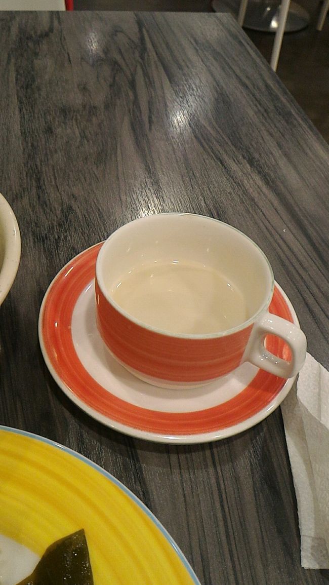 ミルクじゃないよ。熱豆漿です。<br /><br />いやはや、満腹です。