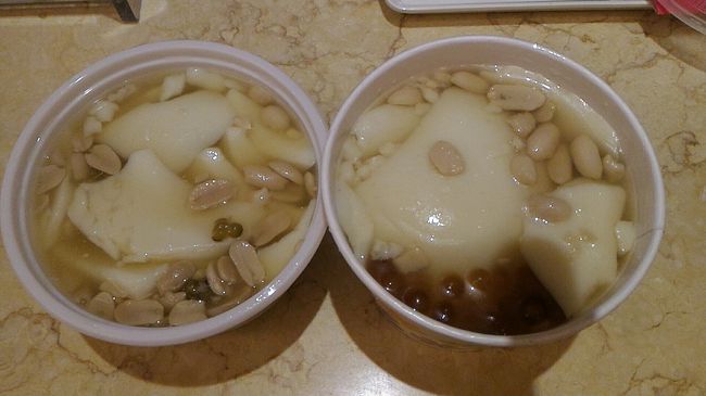 ホテルに戻ってきました。<br />早速比較してみよう〜<br /><br />左はリヤカーの店の、<br />右は朝市で買ったものです。