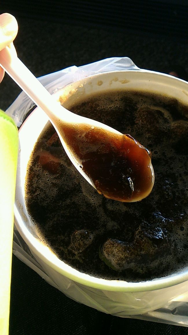 これは仙草ゼリー<br />本当に苦くない。つるつるしておいしいです。