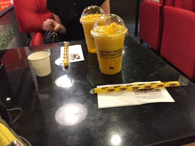 ＭＢＫに買い物へ。<br />何も買わなかった。<br />マンゴースムージーを飲んで休憩。<br /><br />安いものがたくさんあります。パチモノもたくさんあります。<br />iphoneの充電器とかケーブルを買おうと思いましたが発火したら怖いのでやめました。<br />ロ○ックスは６０００円で売ってました。<br />ルイ○ィトンは９０００円で売ってました。