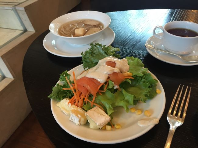 ホテルの朝食<br />レストランが二つあったようで、<br />私たちは狭いほうに行ってしまった。<br />ヌードルバーはおいしかった。<br />