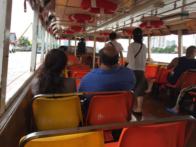 船に乗って<br />アジアンティークへ。