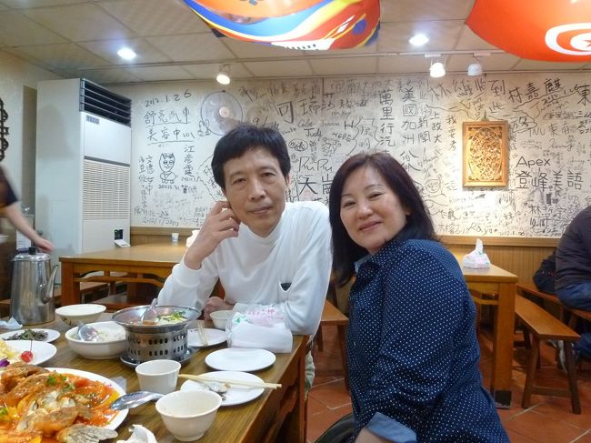 小師父豆腐美食店内<br /><br />食事風景、圭さんと妻