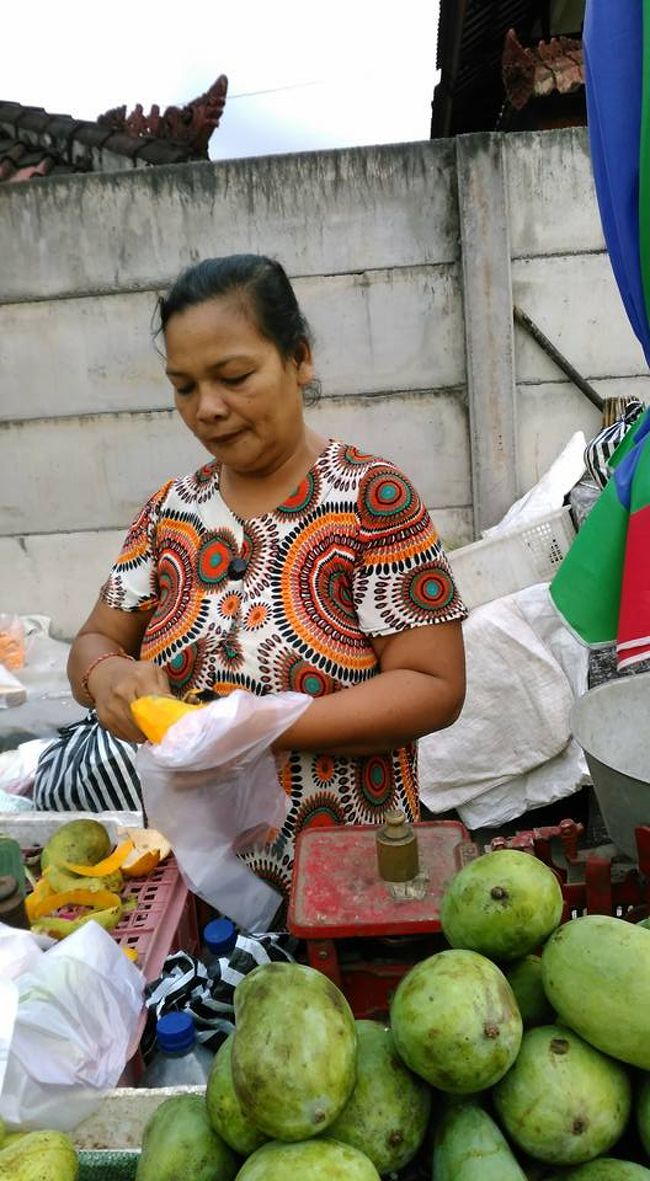私が剥いてやるよ。だってあんたにはできないでしょ。<br />「はぃ　でけません。。。」