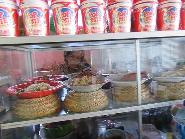 ホワイトサンドビーチに行く時は　ナシブンコス（弁当）持って行かないとね。