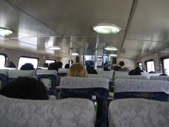 波照間島への高速船は欠航率が高く、安栄観光の運行状況メール配信サービスに１ヶ月前から登録し、毎日波の状況と船の状況を研究。
波は穏やかで、欠航することなく無事運行されました。
しかし！運行しても結構揺れると聞いていたので乗ってからもドキドキ。

薬局で買っておいた酔い止めは家に忘れてきてしまったし飴も持ってないし。
パニックしている中、お隣のファミリーが息子に飴くれました。
ありがたい('∀`)