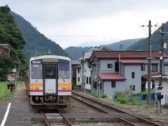 ２０分弱乗って途中下車。

降りたの根知駅です。