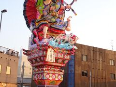 平成２８年製作「歌舞伎創生　出雲阿国」
祭り会場に到着したら、すでに出雲阿国が出ていました。
大きい！