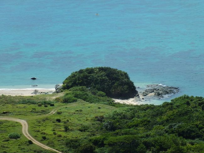 昨日泳いでいたあたりが見えます。<br />わかりづらいですが、遠くにカヌーも見えます。