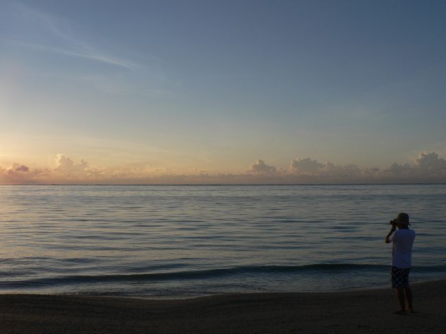 今日も朝の明石海岸から。<br />ちょうど日の出の時間です。